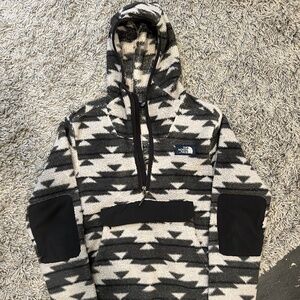 Men’s Small the Northface 1/4zip hooded pullover